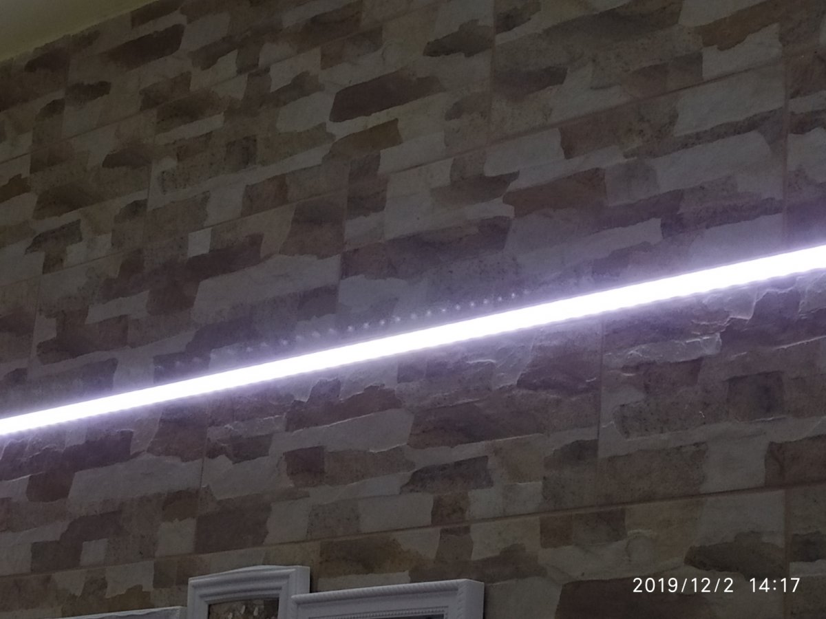 Kőcsempe közé épített led profil, beépített hideg fehér led szalaggal