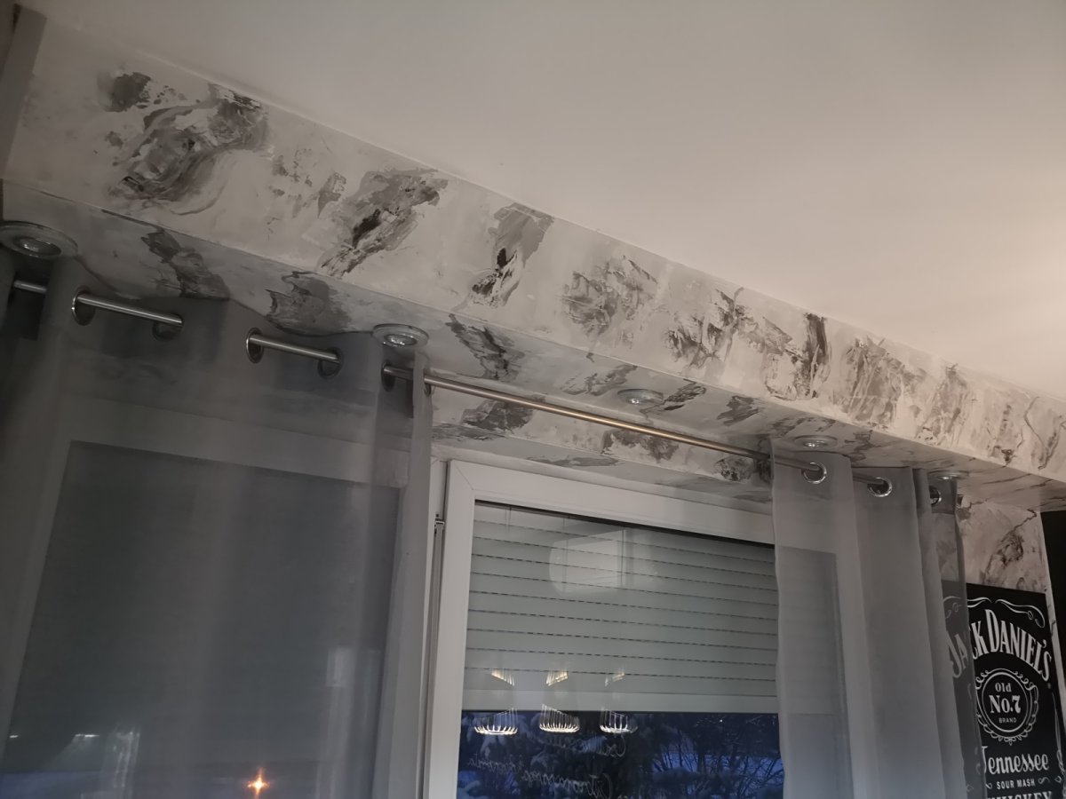 Gipszkarton doboz (páraelszívó cső takarása miatt) led spotokkal 