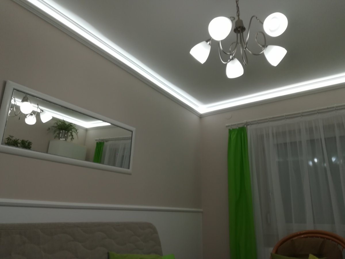 Rejtett világítás alacsonyabb fényerőn 