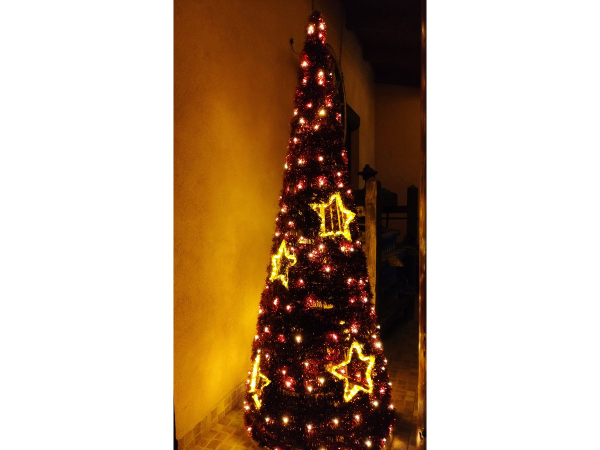 Karácsonyfa díszítés világító fényfüzérrel