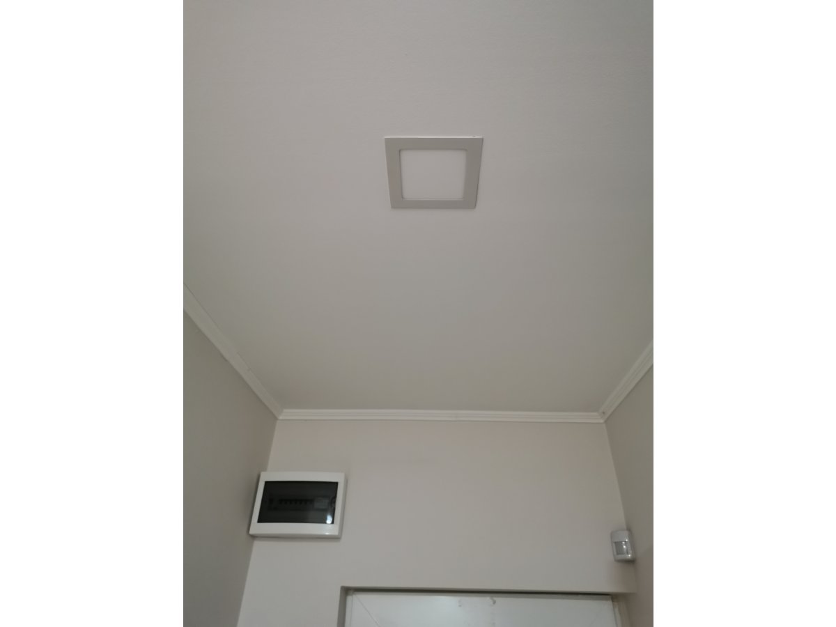 Kisebb helyiségbe a 12 wattos ledpanelt vettük meg