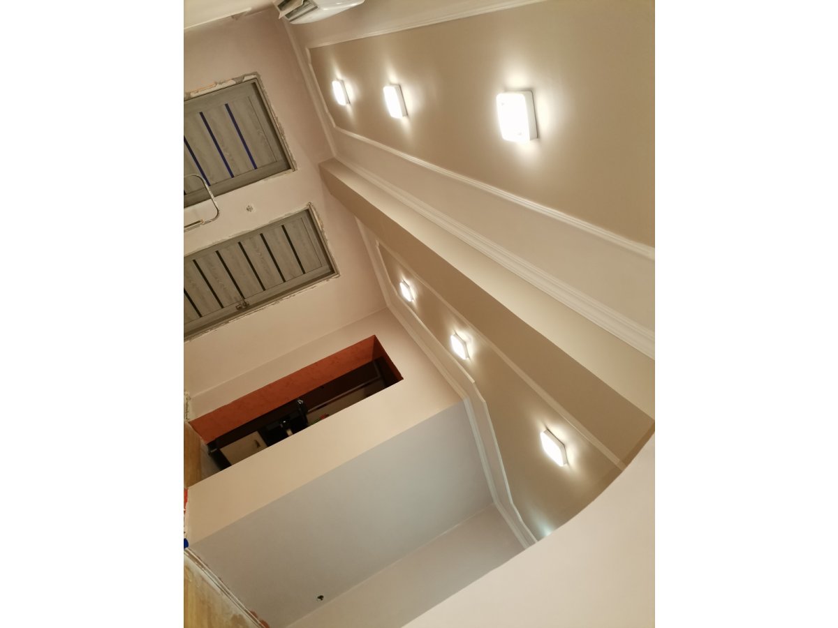 Közelekedő megvilágítása LED panellel 