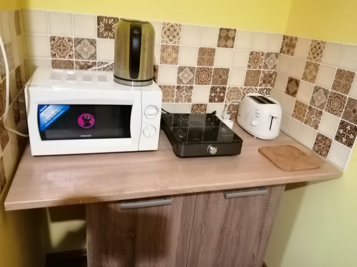 Minikonyha PVC falpanellel dekorálva 