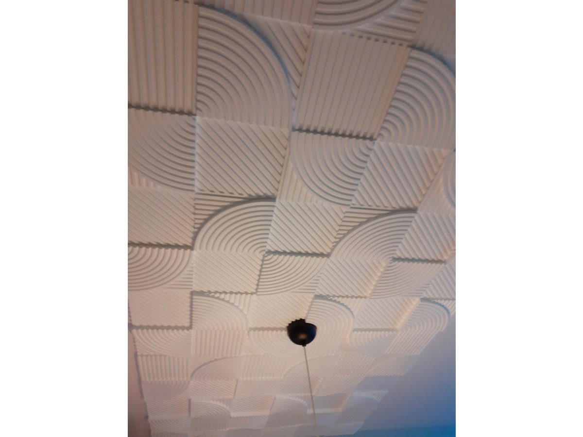 Mennyezetre ragasztott 3D falpanel 
