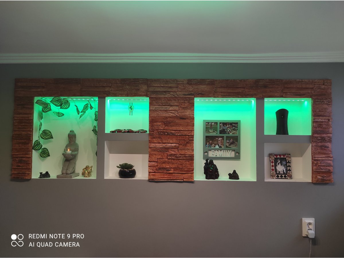 Falbe épített polcrendszer RGB világítással 