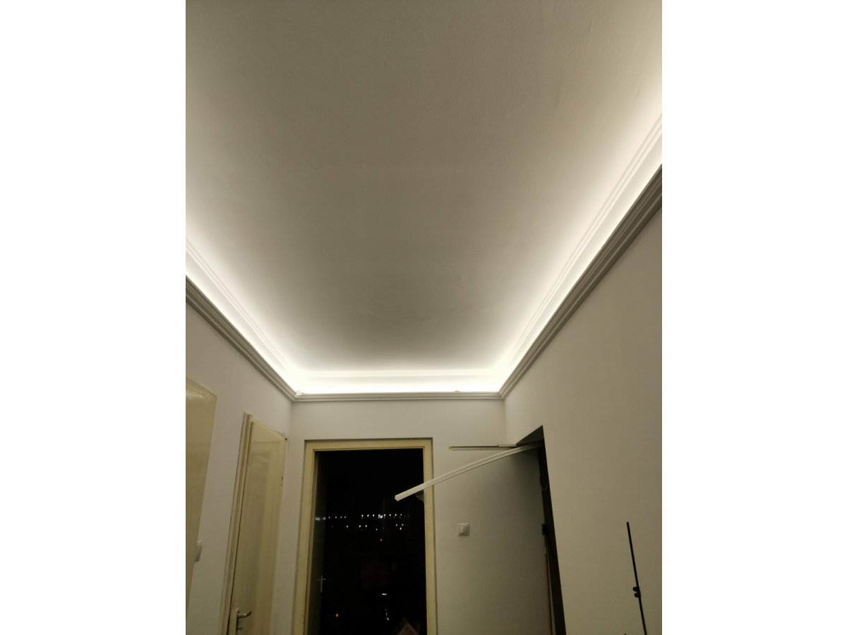 Folyosó fővilághítása LED szalaggal