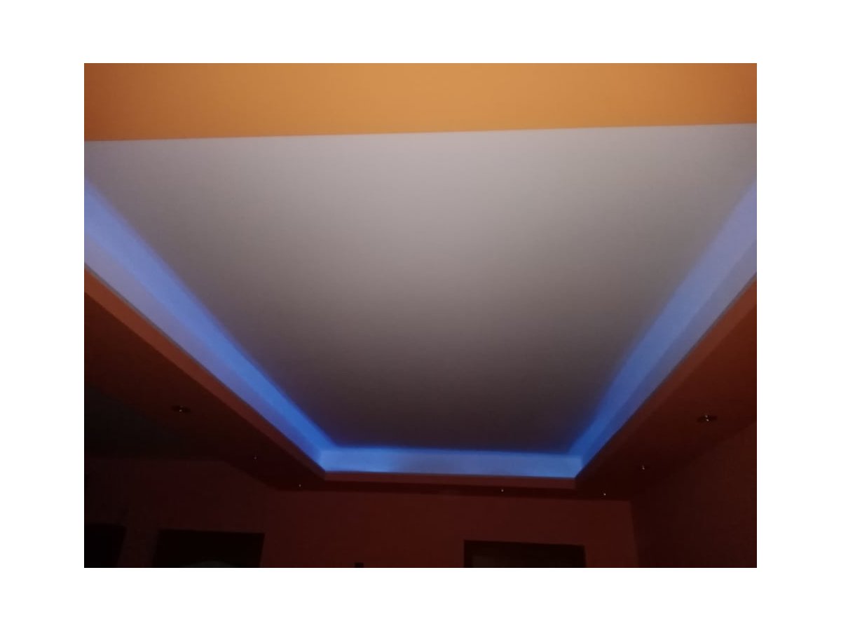 RGB LED szalag rejett világításként