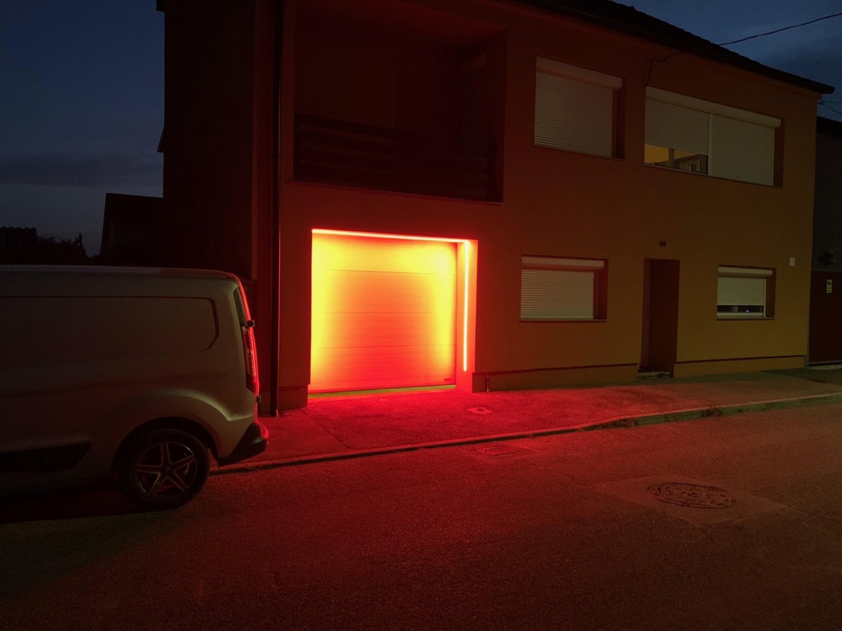 Éjszakai jelzőfény elektromos kapuhoz