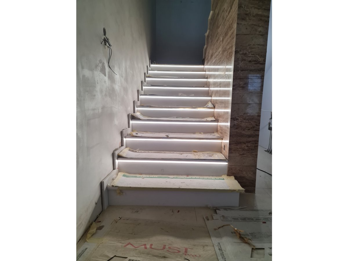 LED szalagos lépcsővilágítás