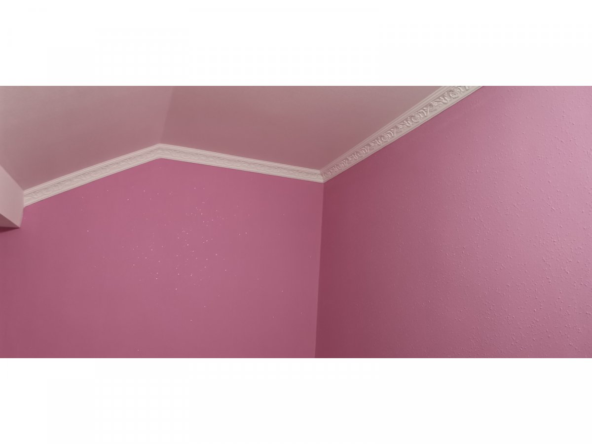 Gyerekszoba - mintás díszléc pink falon