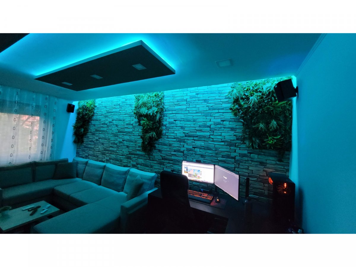 Hangulatos nappali RGB LED-es álmennyezettel