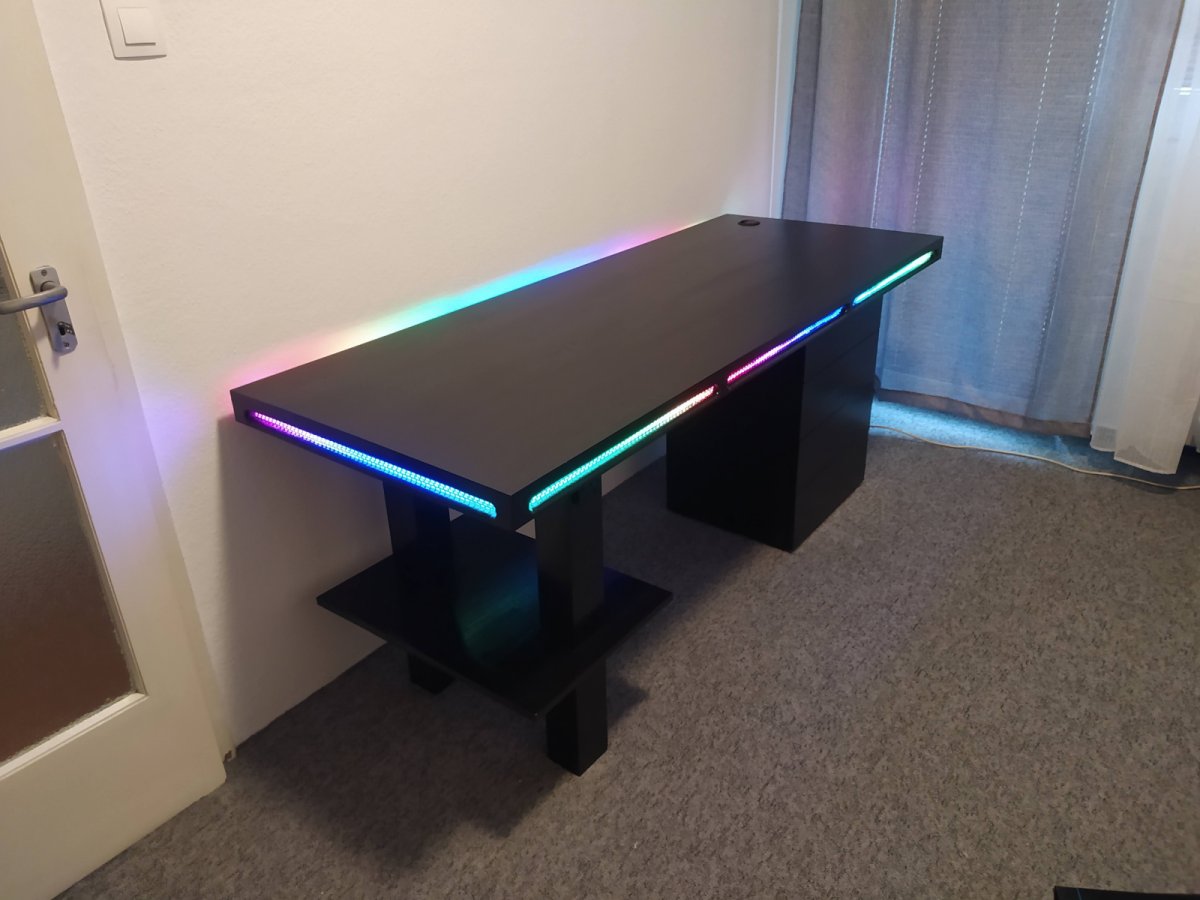 Gamer asztal DRGB LED szalaggal, RAINBOW üzemmód