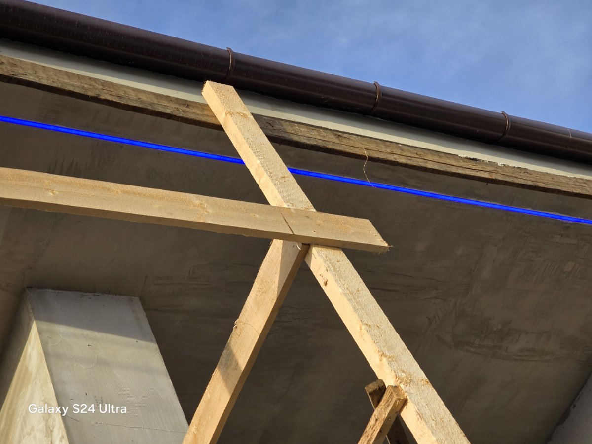 Stablon világítás beépített LED profillal, RGB LED szalag próbaüzem (Kivitelező: Szuhi-Vill Kft)
