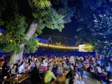 Pléd mozi: melegfehér és színes LED fényfüzérek szabadtéri filmvetítéshez